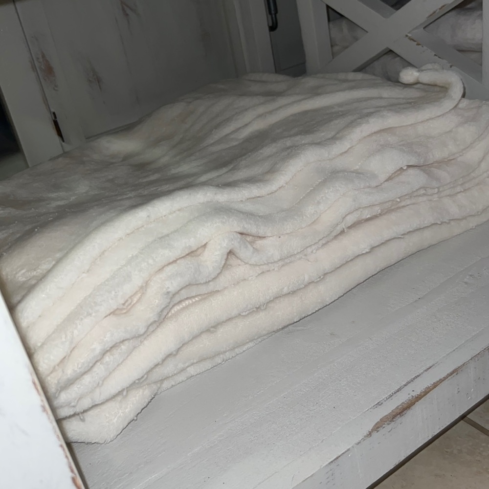 Throw blanket